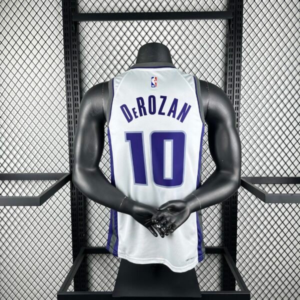 NBA Sacramento Kings 10#DEROZAN - immagine 2
