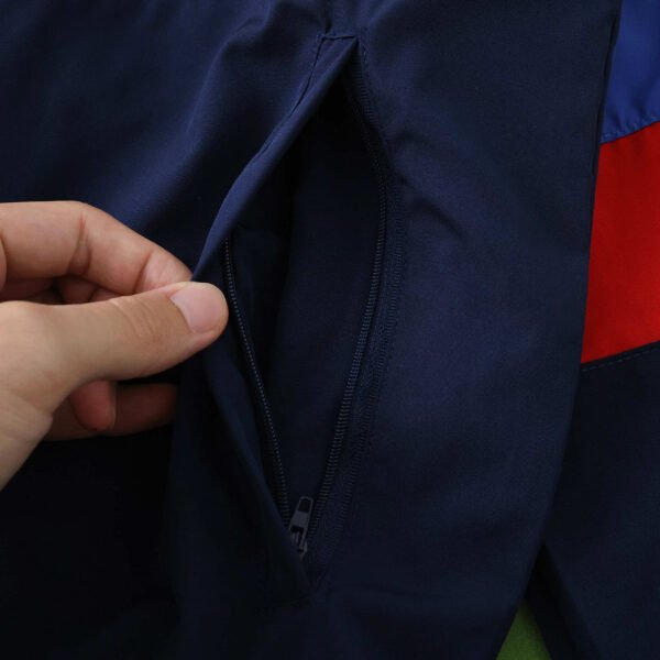 2526  FC Barcelona / Barça Hooded windbreaker - Imagem 11