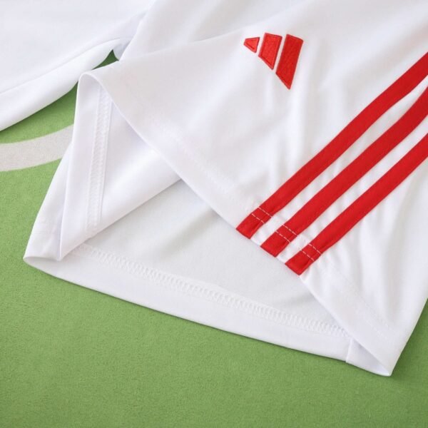 ⁦2526 season Sport Lisboa home shorts⁩ - الصورة ⁦5⁩