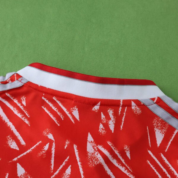 8991 Liverpool F.C. home retro Kids kit – Image 8