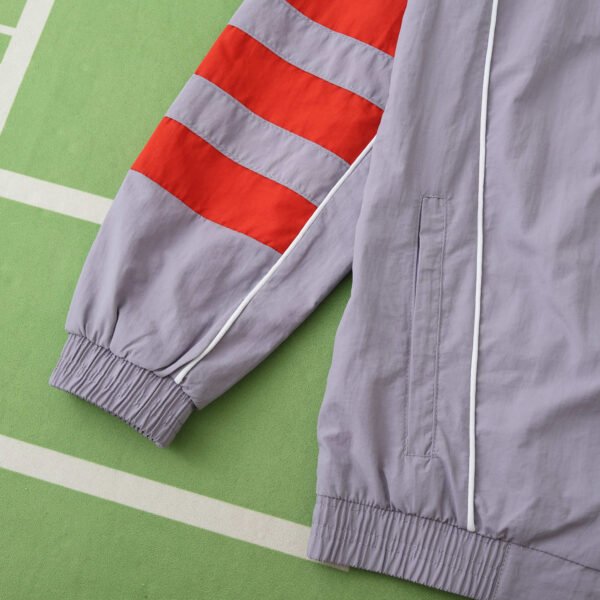 ⁦2425 season Liverpool F.C. Windbreaker⁩ - الصورة ⁦6⁩