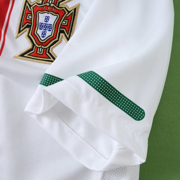 ⁦2010 season Portugal away retro Fan version⁩ - الصورة ⁦6⁩