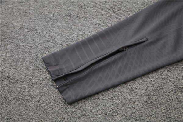 2425 Liverpool F.C. grey Training suit set Player version - Imagem 4