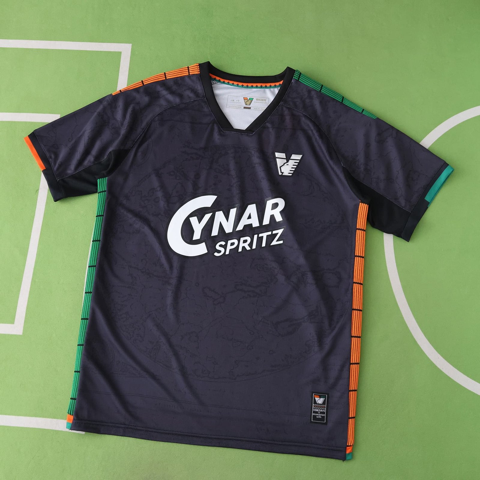 73dd672267 2526 season Venezia F.C. home Player version – Bild 1