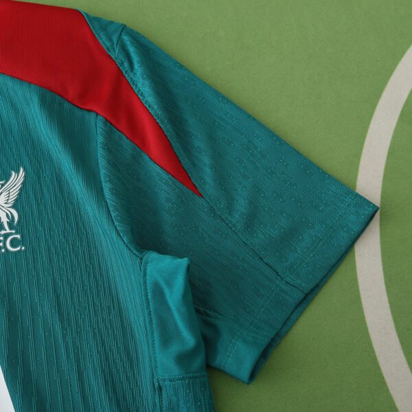 2425 season Liverpool F.C.  Training shirt Player version - Billede 2