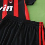 0809 A.C. Milan home retro Kids kit - Imagen 8