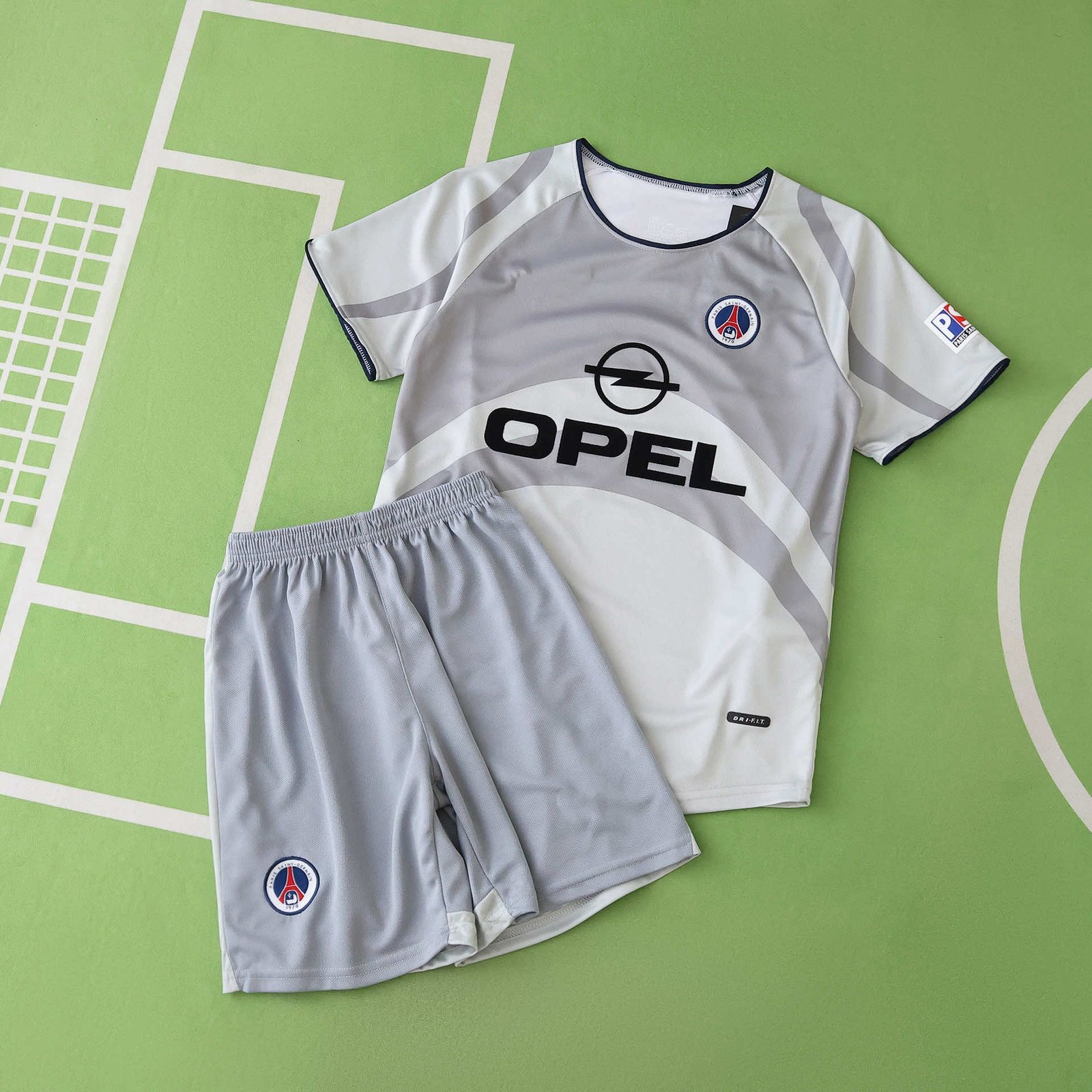 8fe7af90ec 2001 season Paris Saint-Germain F.C. away retro Kids kit - 图片 1