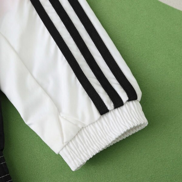 ⁦2425 Juventus F.C. Wear on both sides windbreaker⁩ - الصورة ⁦5⁩