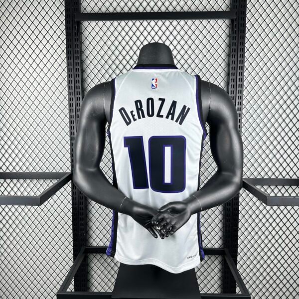 NBA Sacramento Kings 10#DEROZAN - immagine 2
