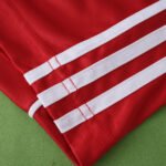 2526 season Liverpool F.C. home shorts – Bild 5