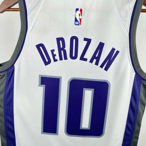 NBA Sacramento Kings 10#DEROZAN - immagine 6