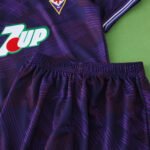 9293 ACF Fiorentina home retro Kids kit - Imagem 4