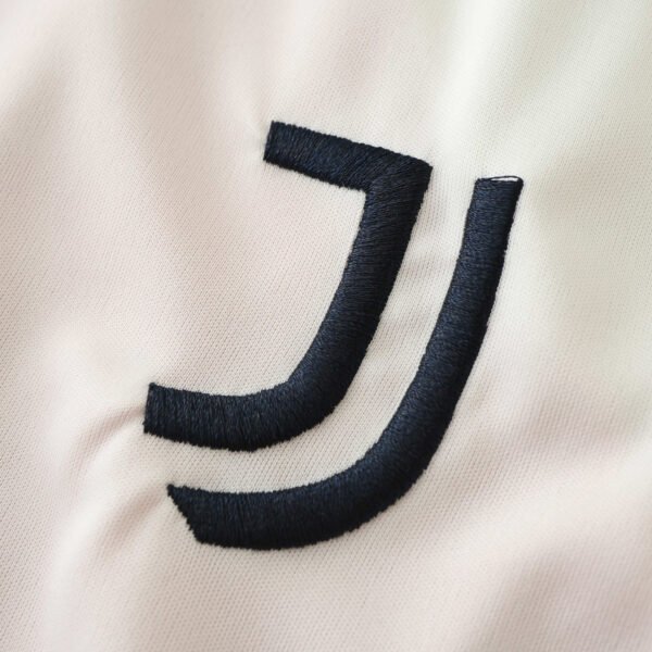 2425 season Juventus F.C. away shorts – Bild 4