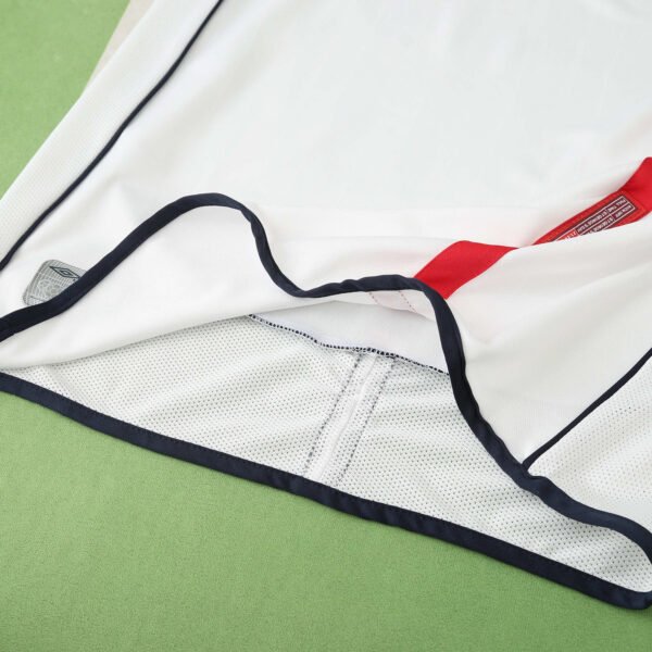 2002 season England home retro Fan version - Image 9