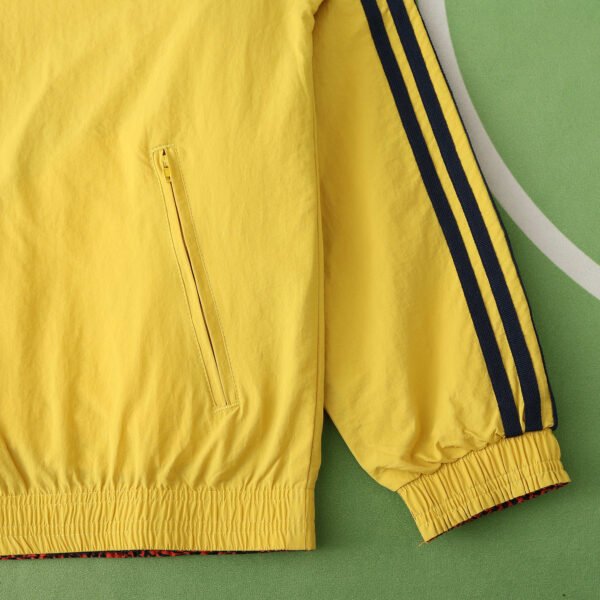 2425 Real Madrid CF Wear on both sides windbreaker - Imagem 4