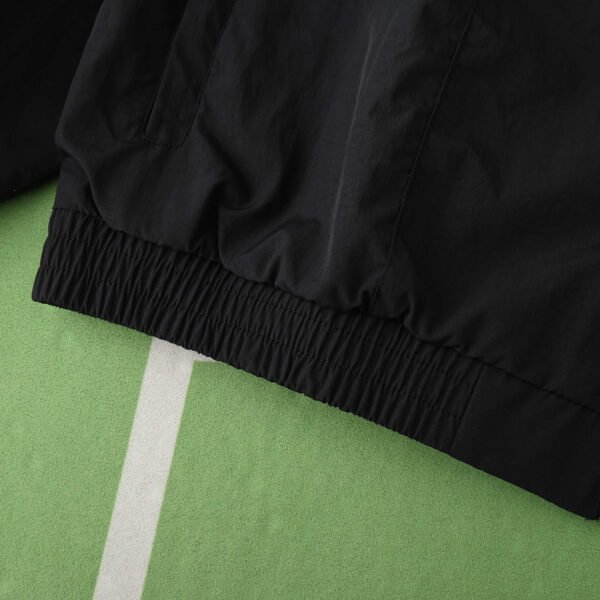 ⁦2425 Manchester United F.C. black windbreaker⁩ - الصورة ⁦9⁩