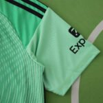 2526 season Liverpool F.C. goalkeeper Fan version - Imagem 3