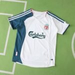 2006 season Liverpool F.C. away retro Kids kit - Imagen 2