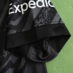 ⁦2425 season Liverpool Black goalkeeper Fan version⁩ - الصورة ⁦3⁩