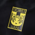 2526 Tigres UANL  Hooded windbreak - Imagem 2