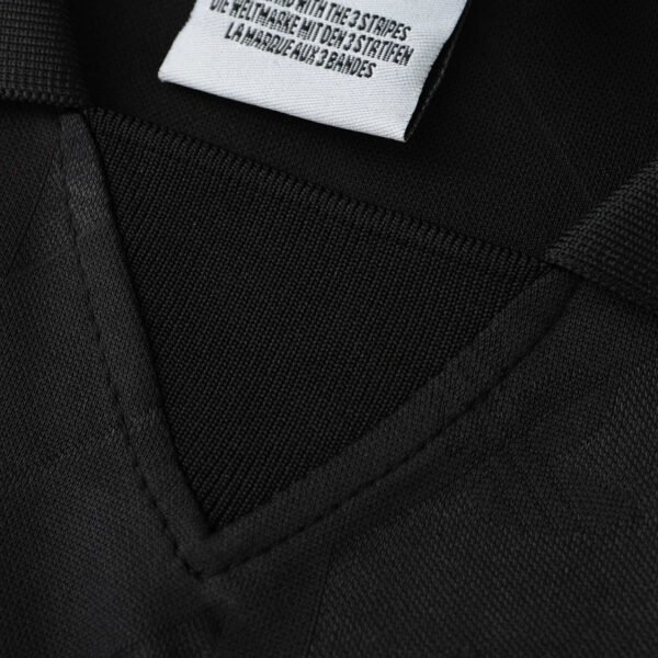 2425 Manchester United F.C. Retro collaboration style Fan version – Bild 3