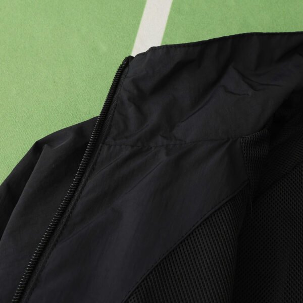 2425 Manchester United F.C. black windbreaker – Bild 4