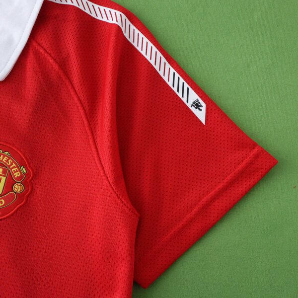1011 Manchester United F.C. home retro Kids kit – Image 5