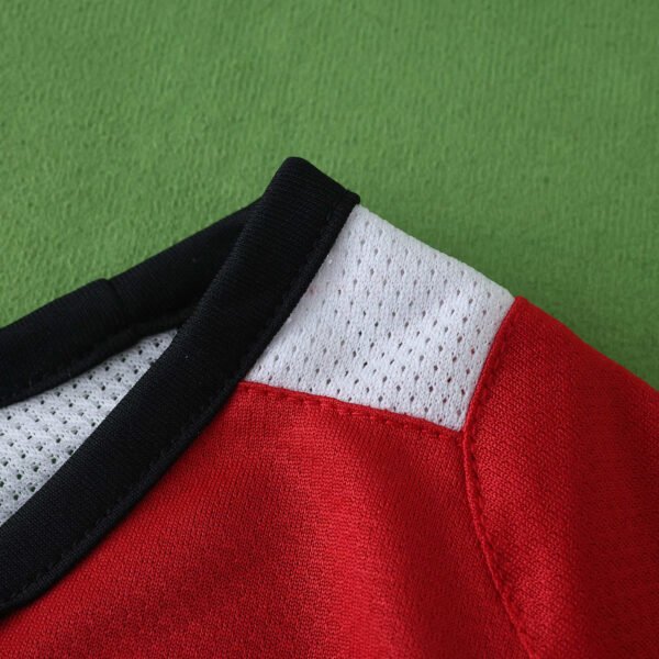 0506 Manchester United F.C. home retro Kids kit - Image 3