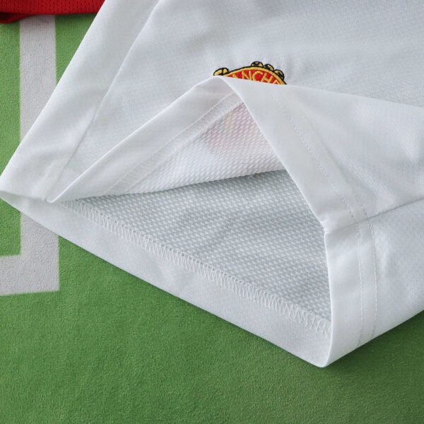 0506 Manchester United F.C. home retro Kids kit - Image 10