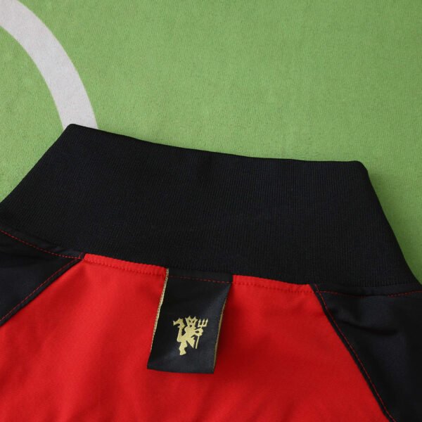 2526 season Manchester United F.C. windbreaker – Image 15