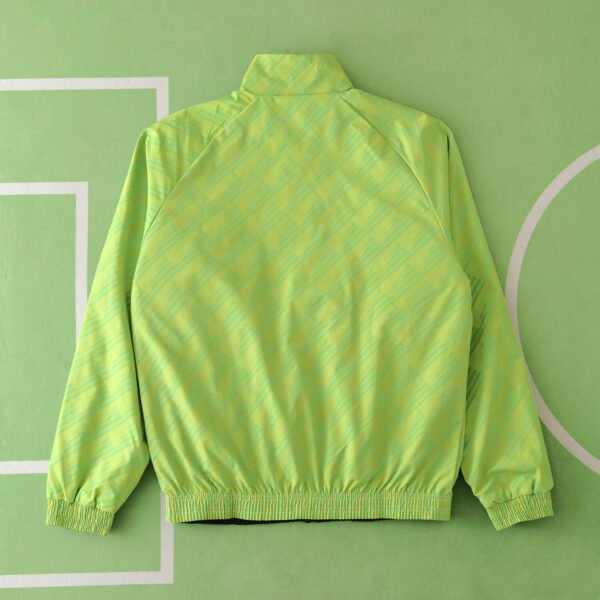 2425 Manchester United F.C. reversible windbreak – Image 9