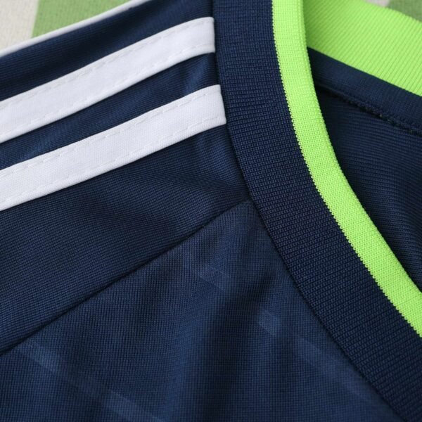 ⁦1011 season Real Madrid CF away retro Fan version⁩ - الصورة ⁦10⁩