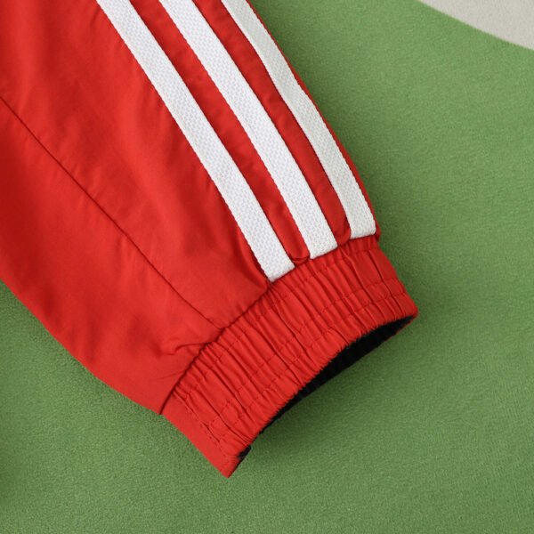 2425 Manchester United F.C. Wear on both sides windbreaker - Imagen 5