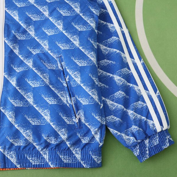 2425 Manchester United F.C. Wear on both sides windbreaker – Bild 4