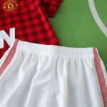1213 Manchester United F.C. home retro Kids kit – Image 9