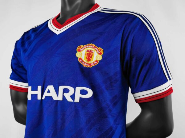 ⁦8688 Manchester United third retro Fan version⁩ - الصورة ⁦3⁩