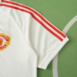 ⁦2425 Manchester United F.C. Training shirt Fan version⁩ - الصورة ⁦4⁩
