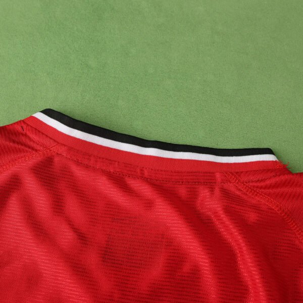 ⁦0002 season Manchester United F.C. home retro Fan version⁩ - الصورة ⁦8⁩