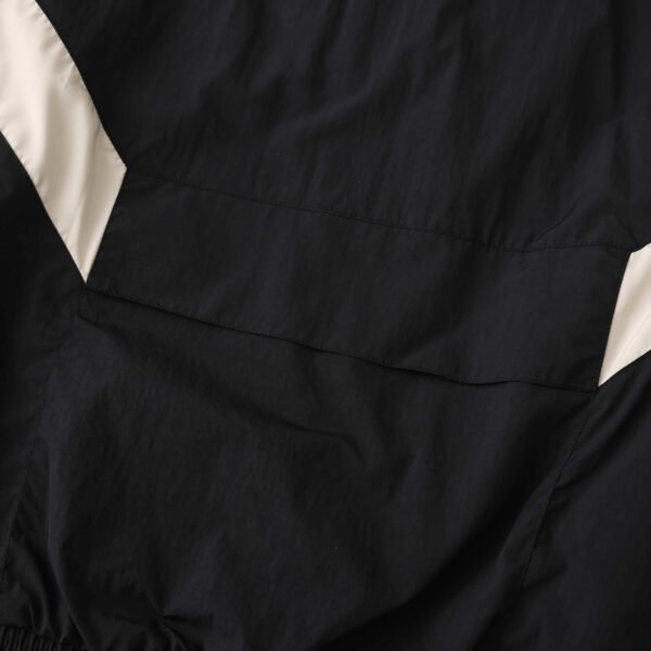 2425 Manchester United F.C. black windbreaker – Bild 15