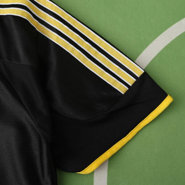 9900 season Real Madrid CF away retro Fan version - Imagen 5