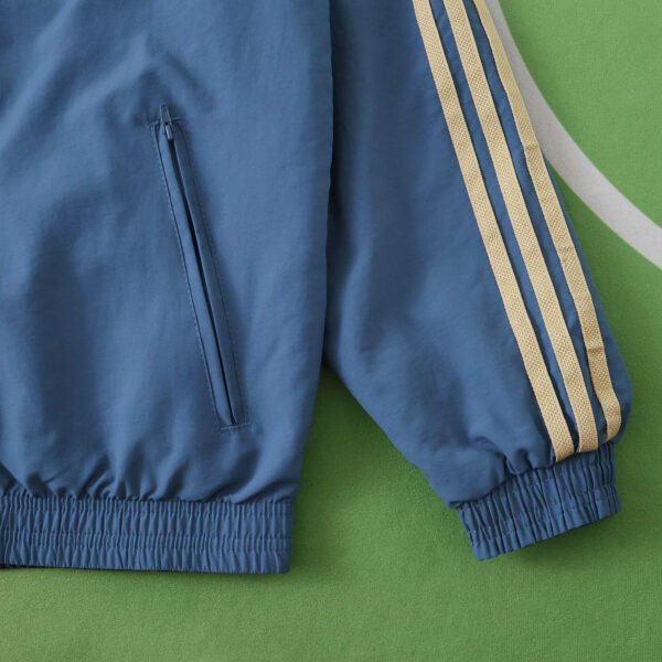⁦2425 Manchester United F.C. Wear on both sides windbreaker⁩ - الصورة ⁦7⁩