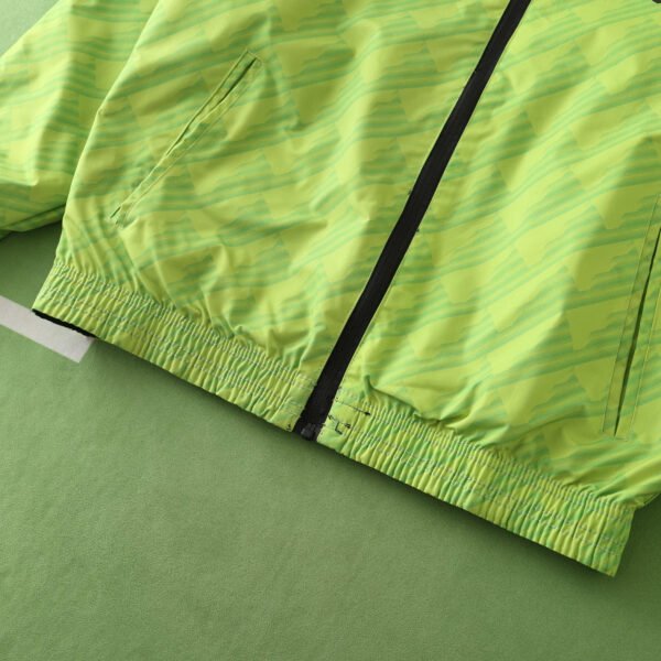 2425 Manchester United F.C. reversible windbreak – Image 5