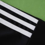 2526 season Real Madrid CF goalkeeper Fan version - Imagem 3