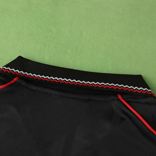 2425 Manchester United F.C. Retro collaboration style Fan version – Bild 11