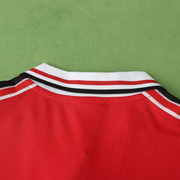 ⁦1998 season Manchester United F.C. home  retro Fan version⁩ - الصورة ⁦12⁩