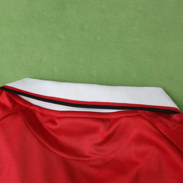 ⁦9900 season Manchester United F.C. home retro Fan version⁩ - الصورة ⁦12⁩