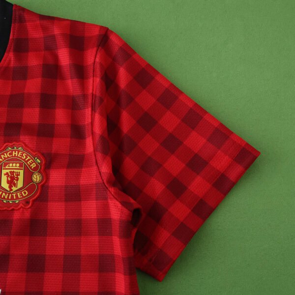 1213 Manchester United F.C. home retro Kids kit – Image 6