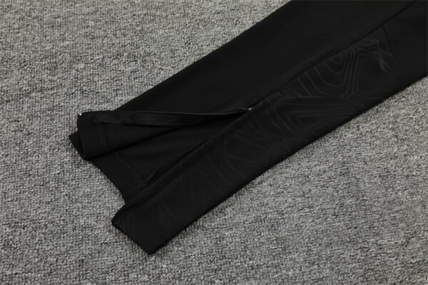 ⁦2425 Manchester City F.C. Pink Training suit set⁩ - الصورة ⁦2⁩