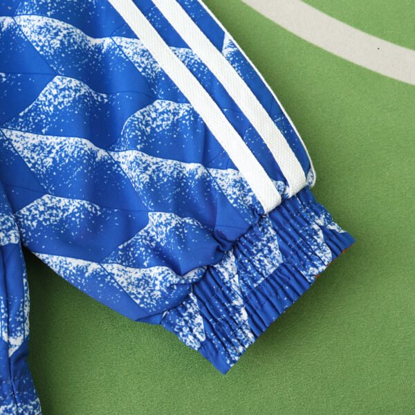 2425 Manchester United F.C. Wear on both sides windbreaker – Bild 5