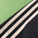 2425 Manchester United F.C. black windbreaker – Bild 11